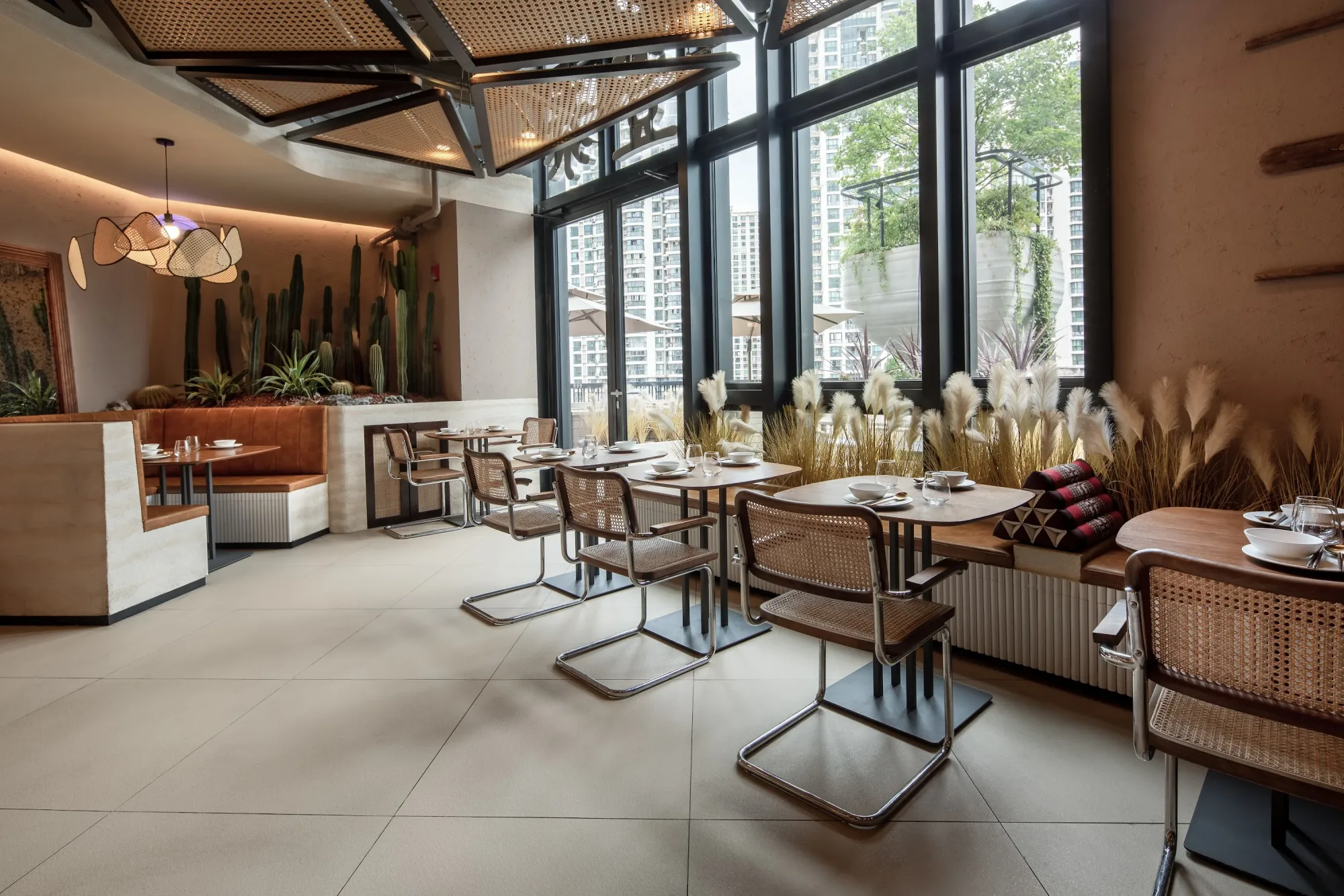 EThai 1000 Trees, interior.