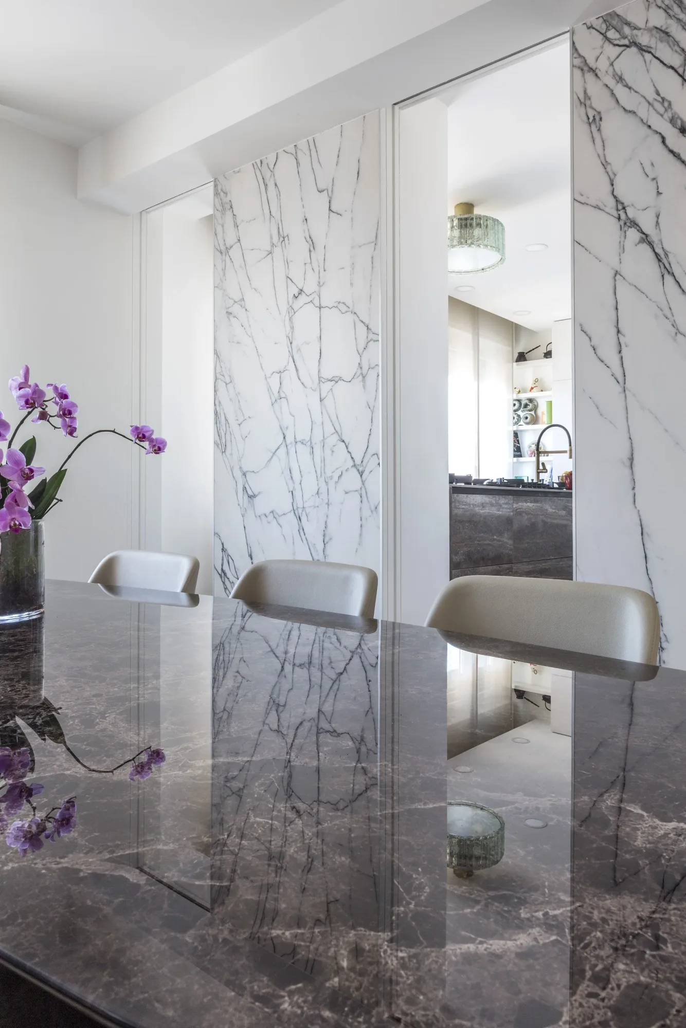 Magenta Apartment, interno. Foto: Beppe Giardino.