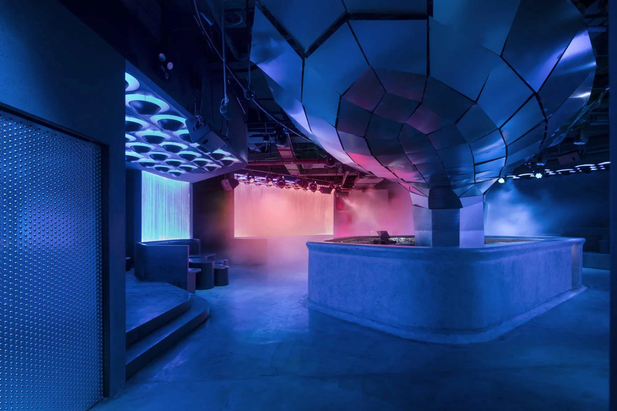 Potent Club, interior. Photo: Peter Dixie / LOTAN (www.lo-tan.com, @lotanarchphoto).